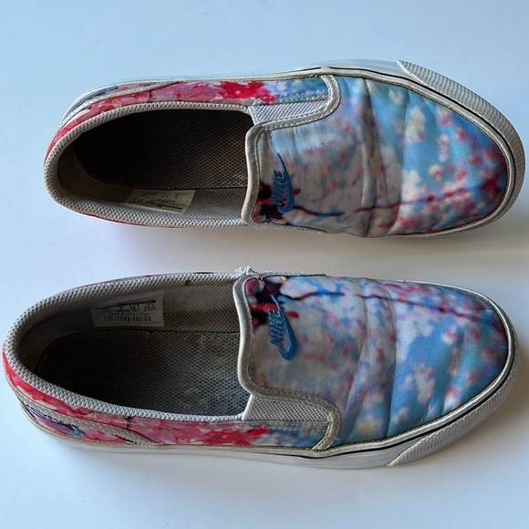 NIKE Cherry Blossom Toki Slip-On Sneakers - Picture 11 of 12